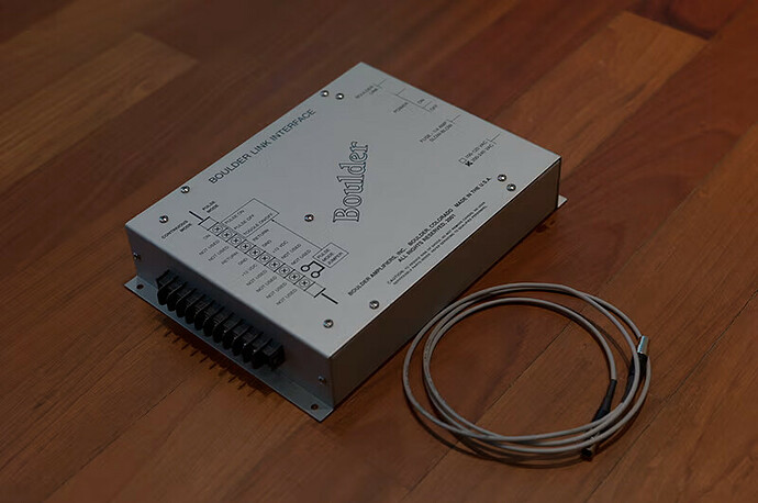 Boulder Amp 12V Link Interface Unit